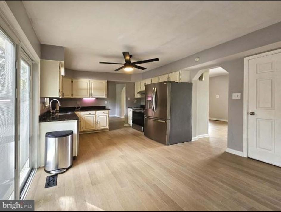 143 Rainbow Rd - Photo 5 of 15