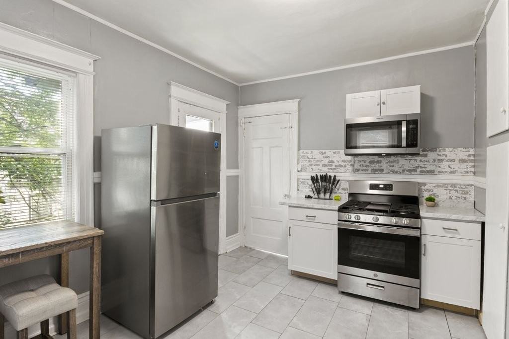 1097 Monroe Ave #2 - Photo 4 of 17