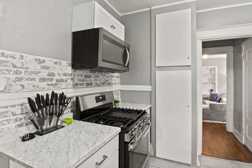 1097 Monroe Ave #2 - Photo 5 of 17