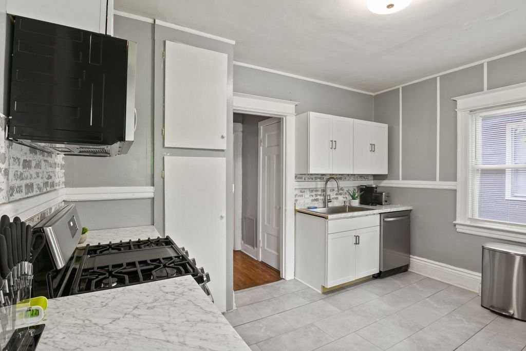1097 Monroe Ave #2 - Photo 6 of 17