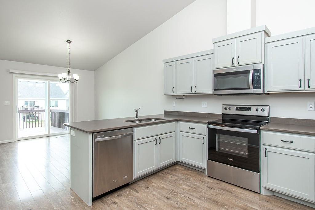 5913 58th Ave S - Photo 4 of 19