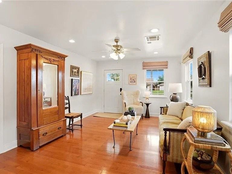 1421 Prentiss Ave - Photo 3 of 14