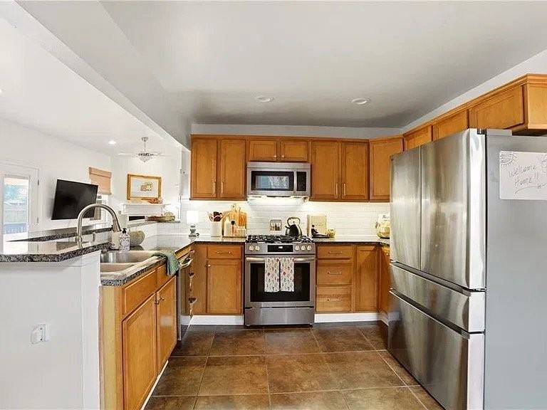 1421 Prentiss Ave - Photo 5 of 14