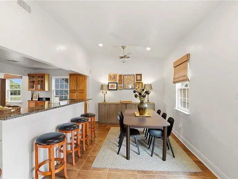 1421 Prentiss Ave - Photo 6 of 14