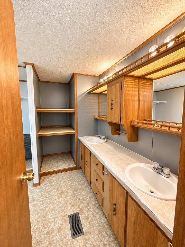 7029 Timber Ridge Ctr - Photo 6 of 8