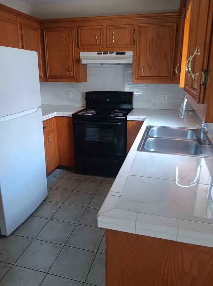 417 Date Palm St #2 - Photo 3 of 8