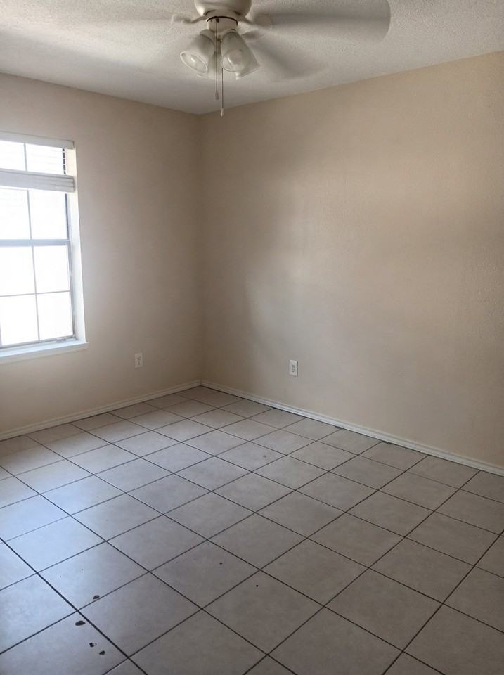 417 Date Palm St #2 - Photo 4 of 8