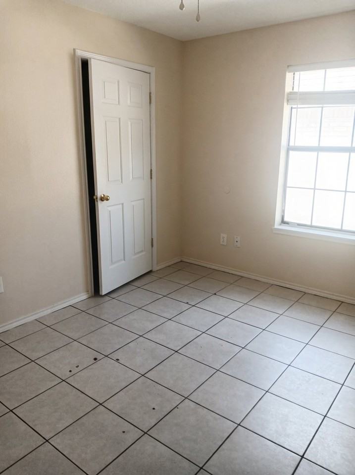 417 Date Palm St #2 - Photo 5 of 8