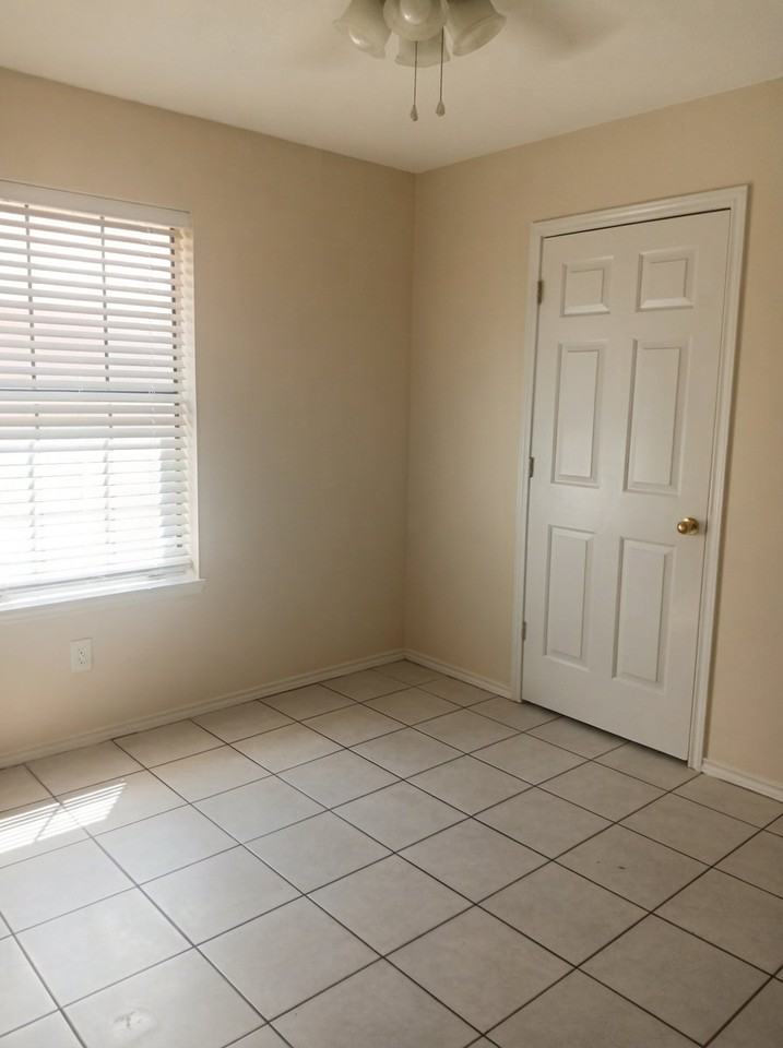 417 Date Palm St #2 - Photo 7 of 8