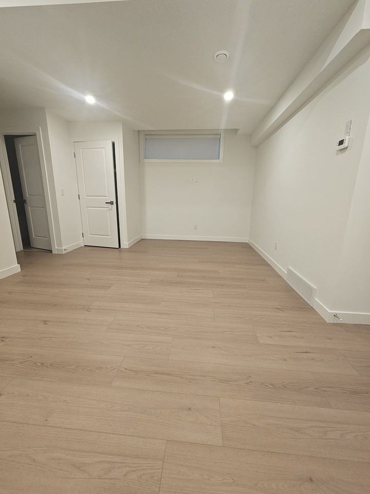 1524 35 St Se - Photo 5 of 13