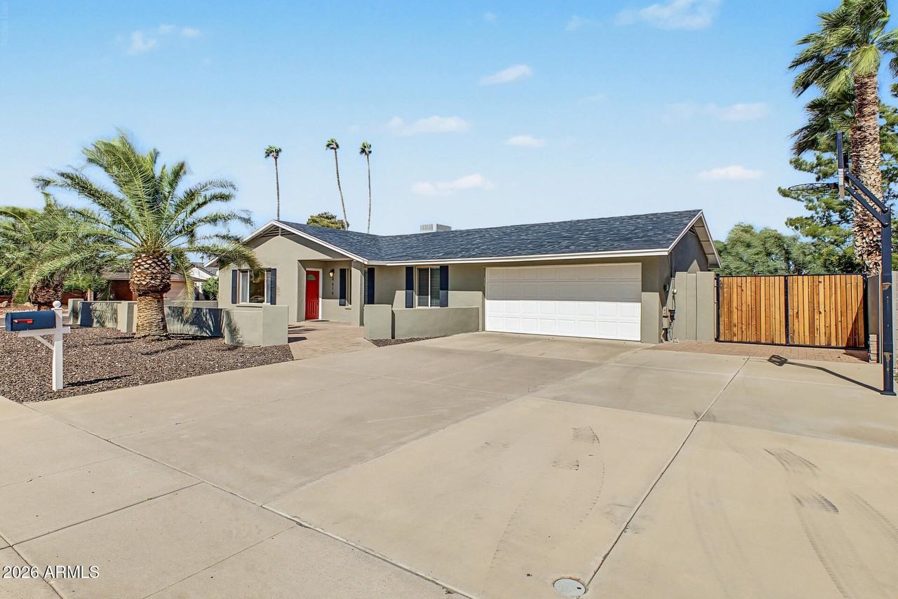 4616 E Voltaire Ave - Photo 4 of 43