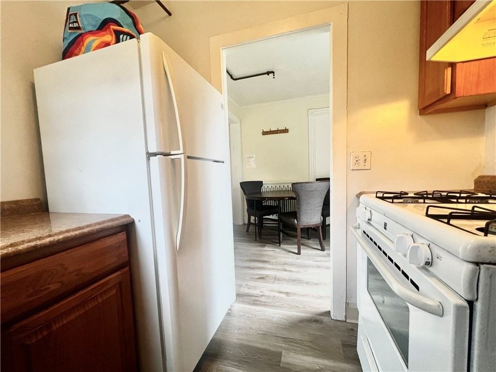 65 Ford Ave - Photo 6 of 17