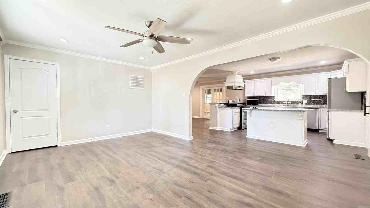 1104 Coulter Rd - Photo 6 of 22