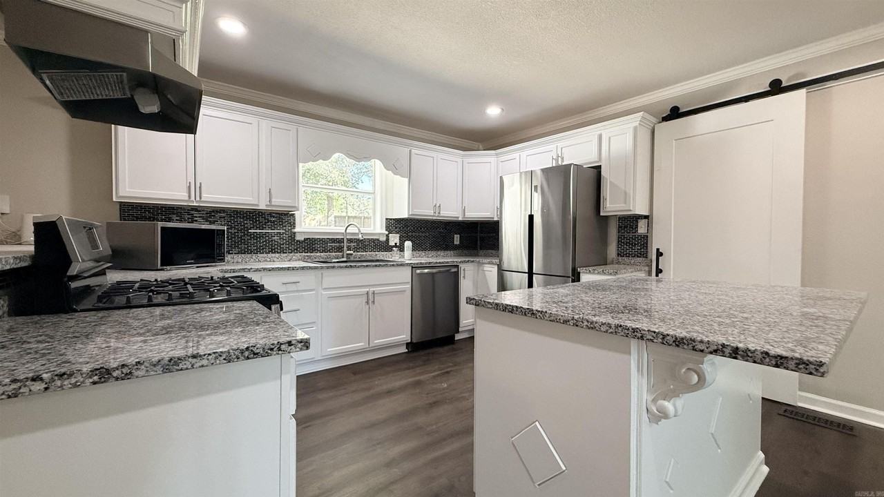 1104 Coulter Rd - Photo 7 of 22