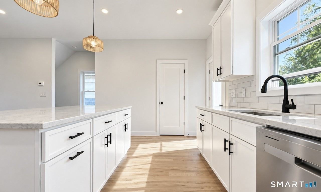 249B New Haven Ave - Photo 4 of 18
