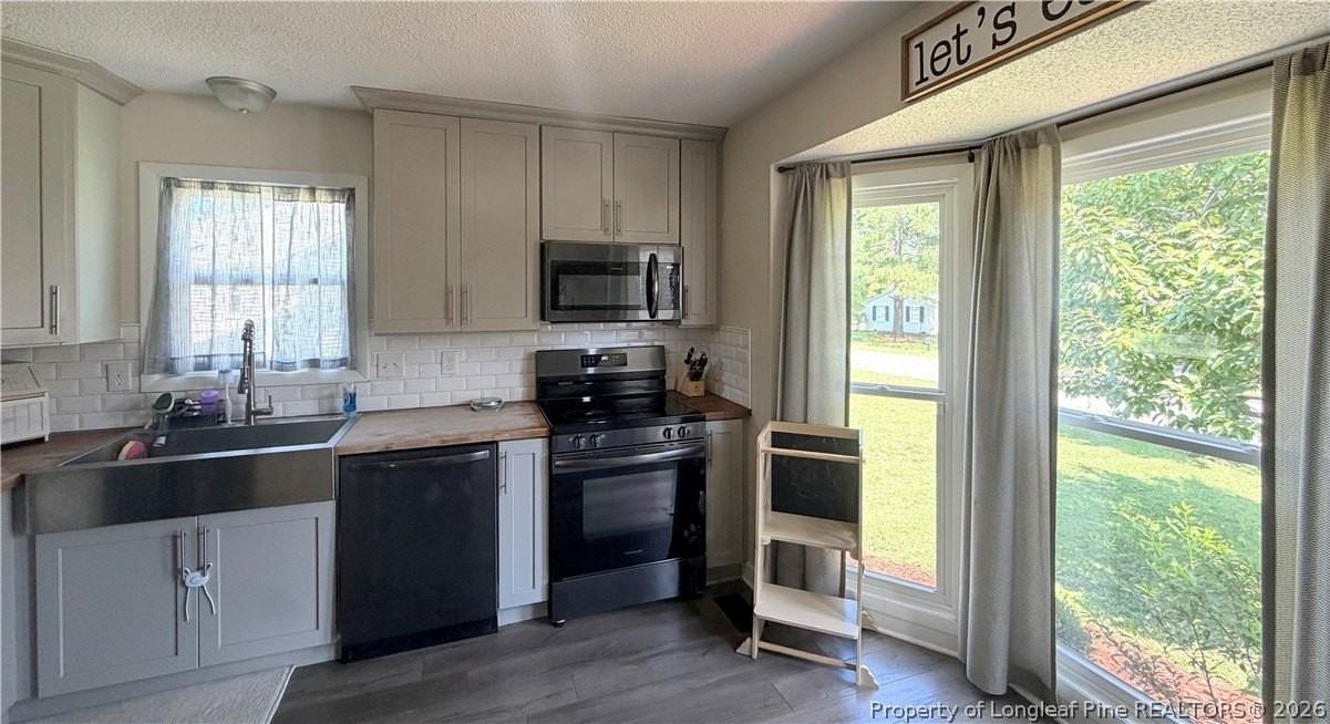 6374 Lake Trail Dr - Photo 7 of 38