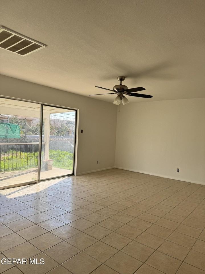 4714 Frankfort Ave #A - Photo 5 of 19