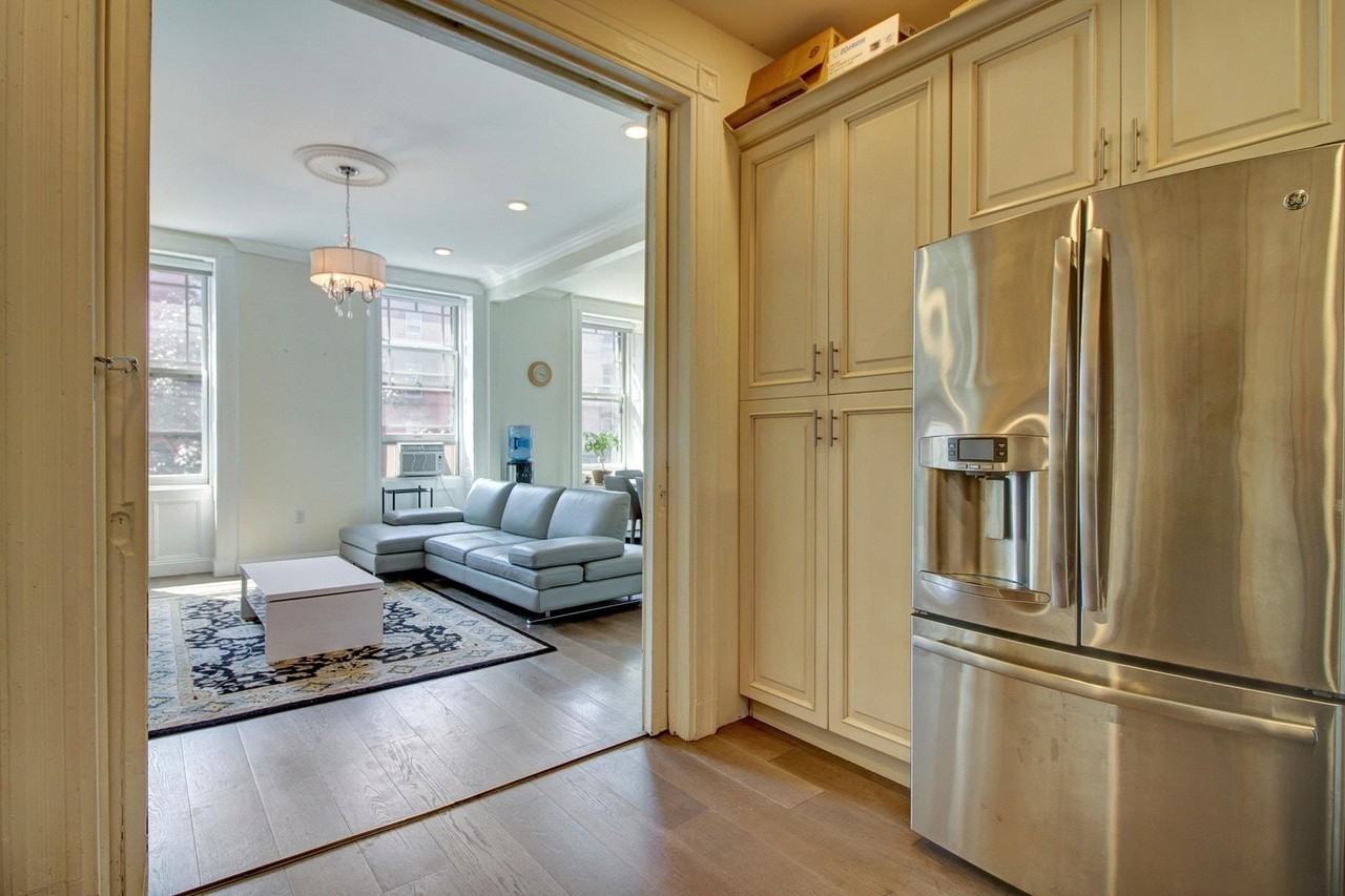 823 Washington St #2 - Photo 7 of 19