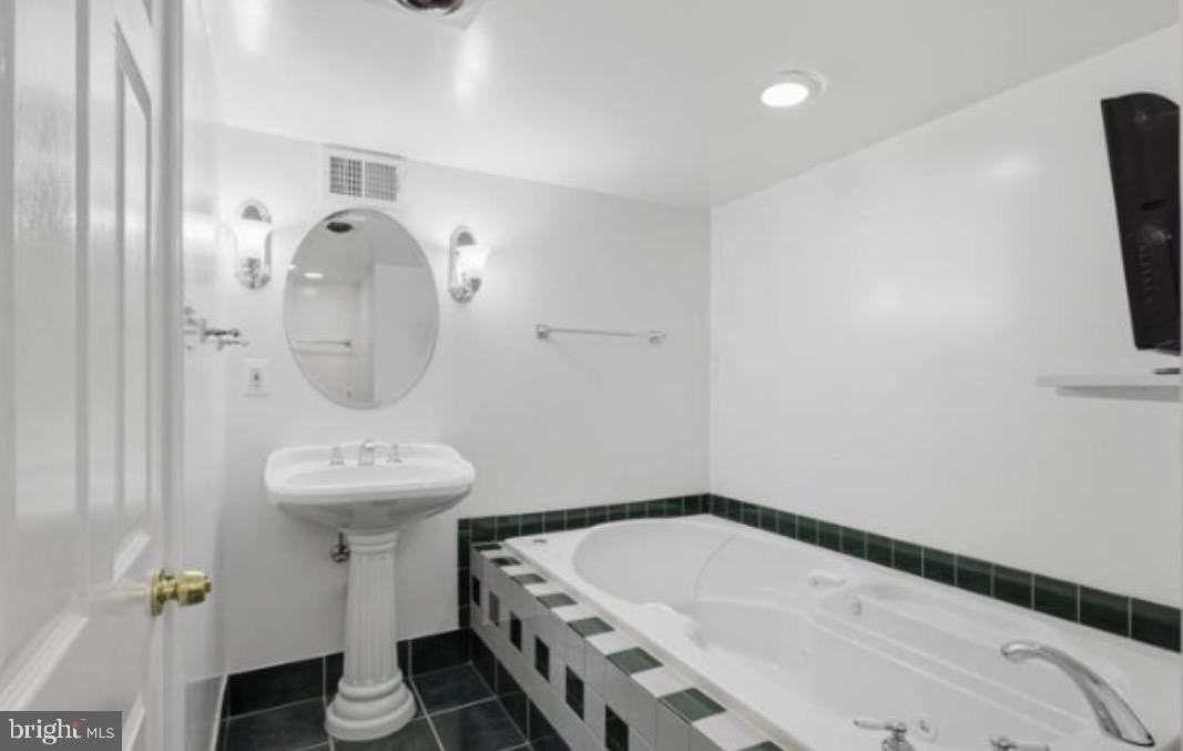 13105 Hallet Ct - Photo 7 of 19