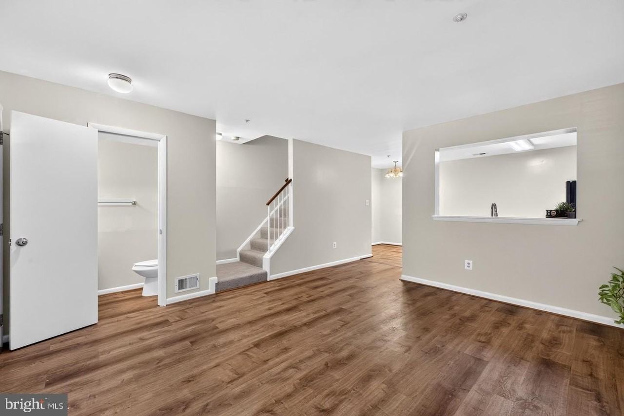 18997 Highstream Dr - Photo 3 of 50