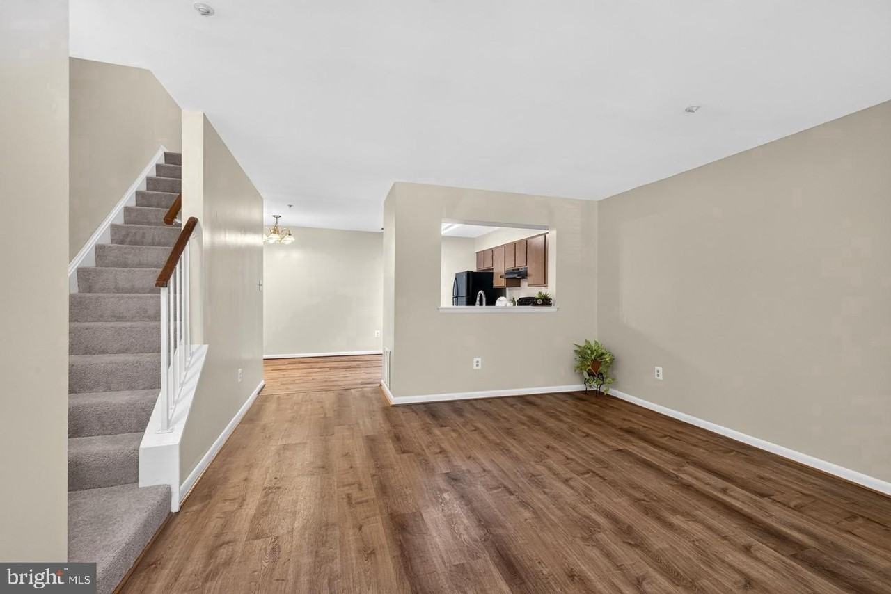 18997 Highstream Dr - Photo 4 of 50