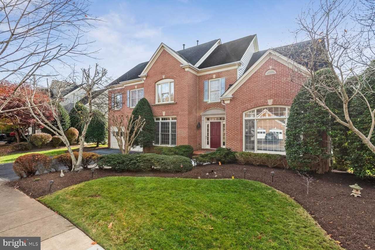 9724 Clagett Farm Dr - Photo 3 of 50