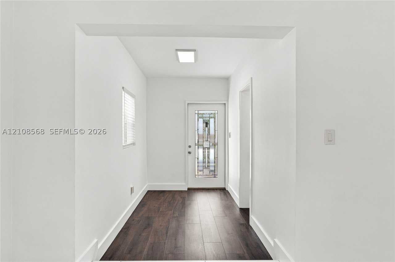 1229 Nw 1st Ave - Photo 4 of 41