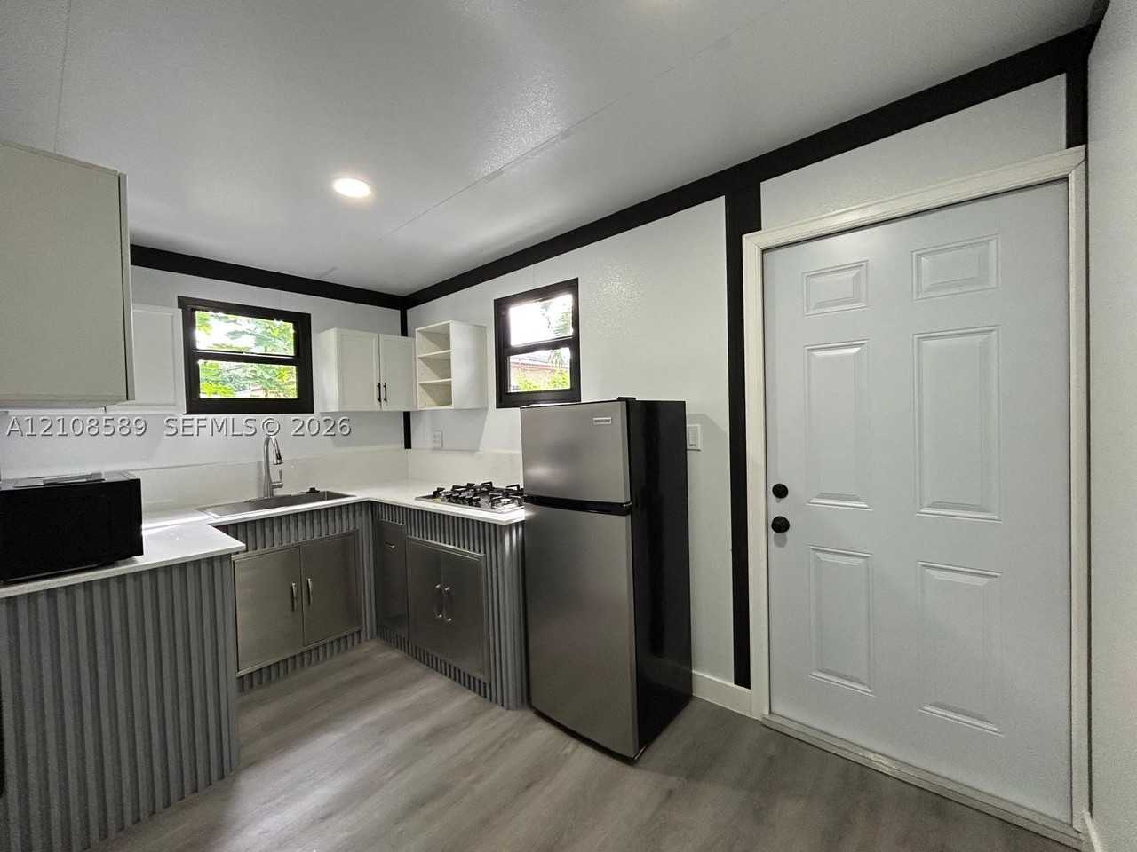 1031 Ne 151st St #1 - Photo 3 of 8