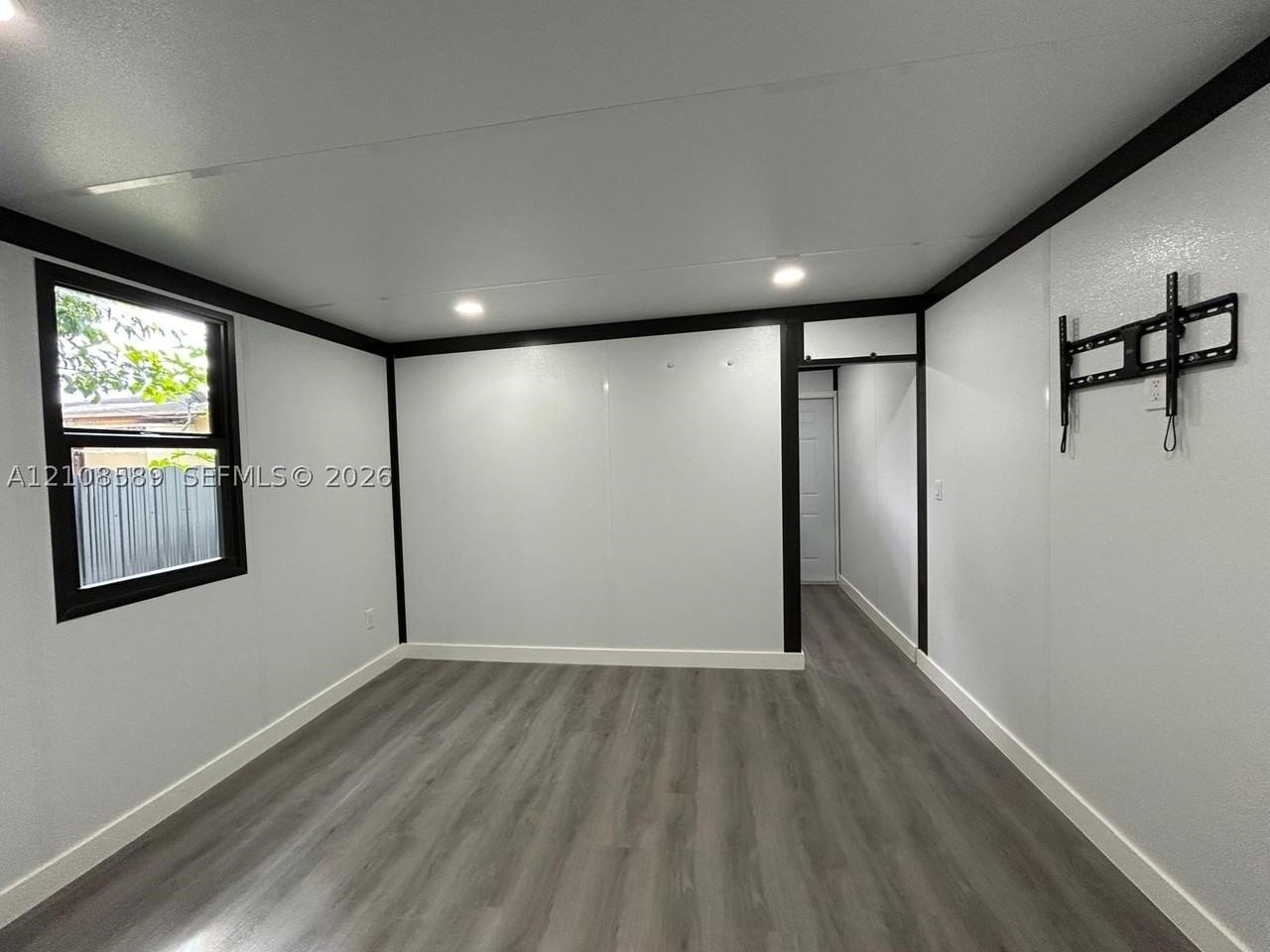 1031 Ne 151st St #1 - Photo 5 of 8
