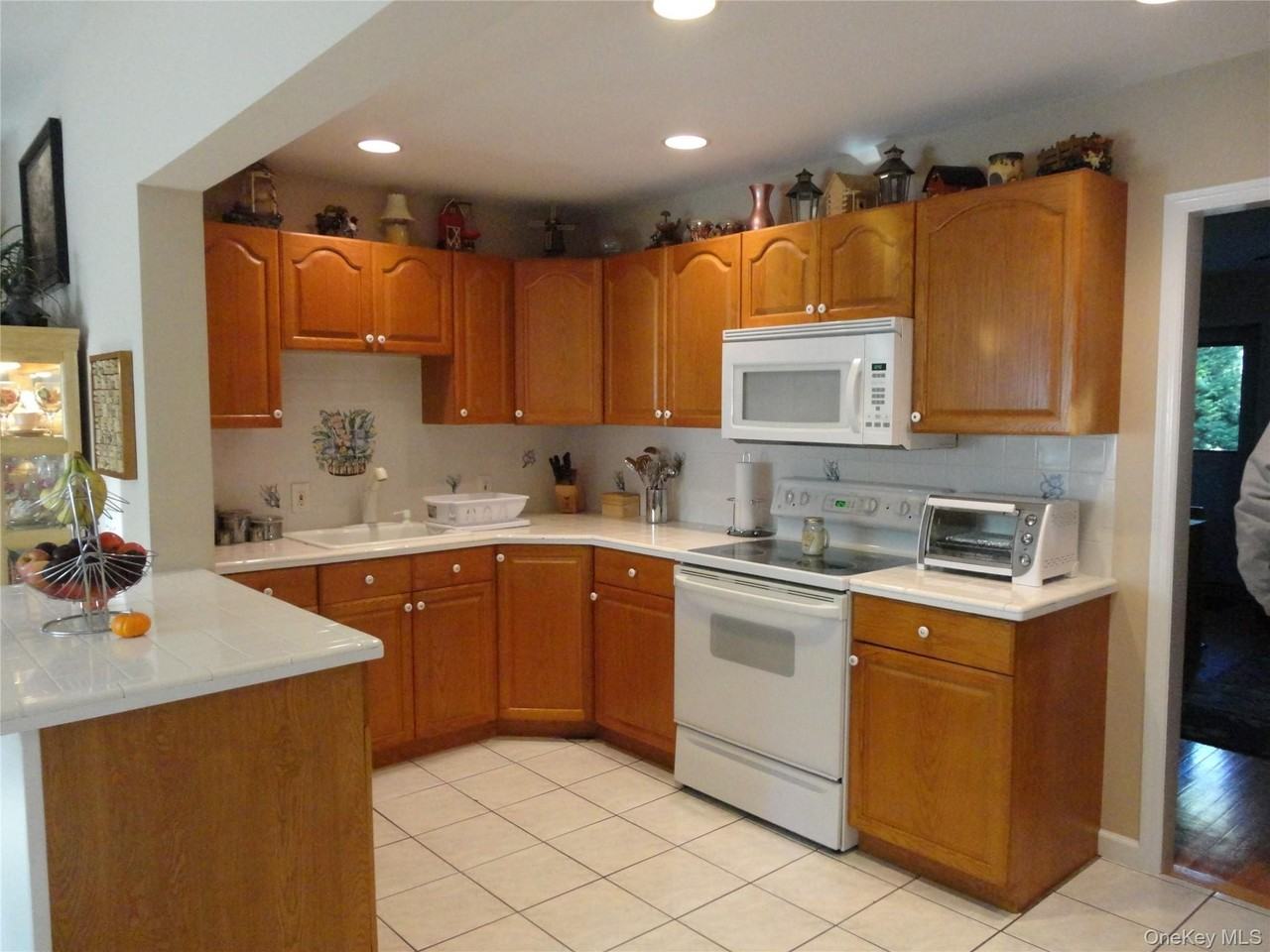 271 Lilac Lane - Photo 2 of 31