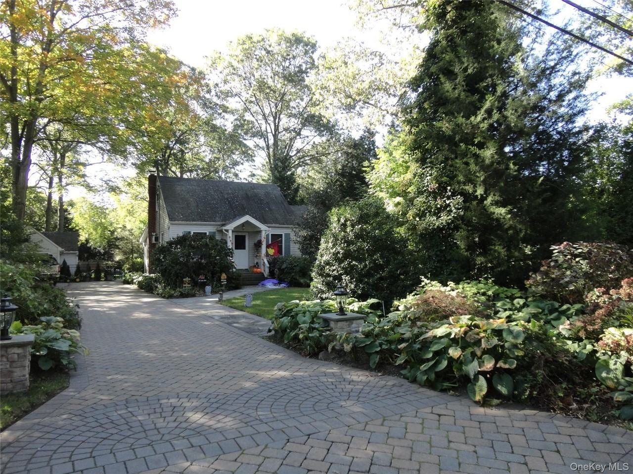 271 Lilac Lane - Photo 3 of 31