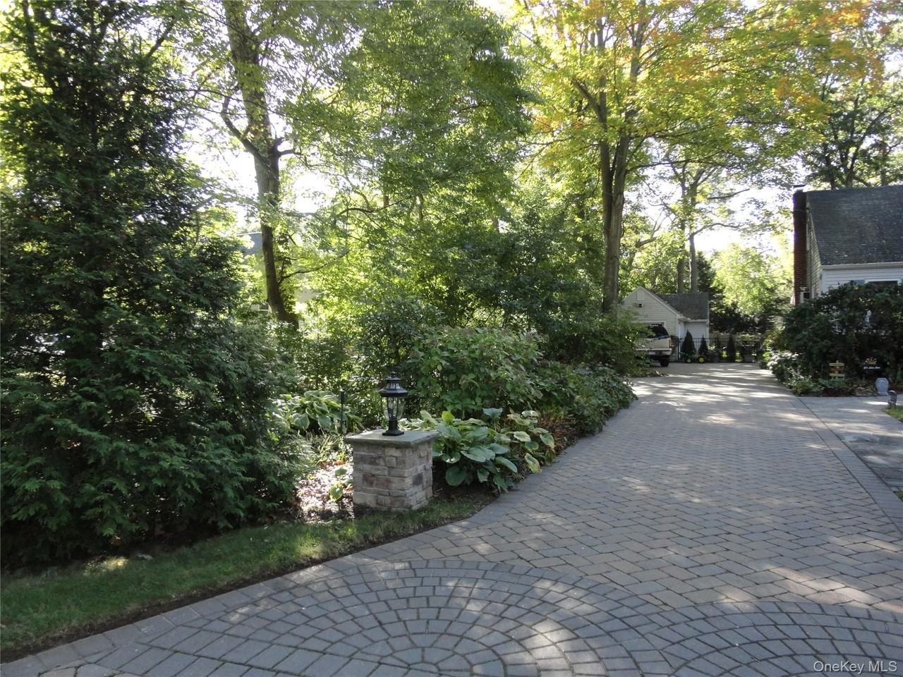 271 Lilac Lane - Photo 4 of 31