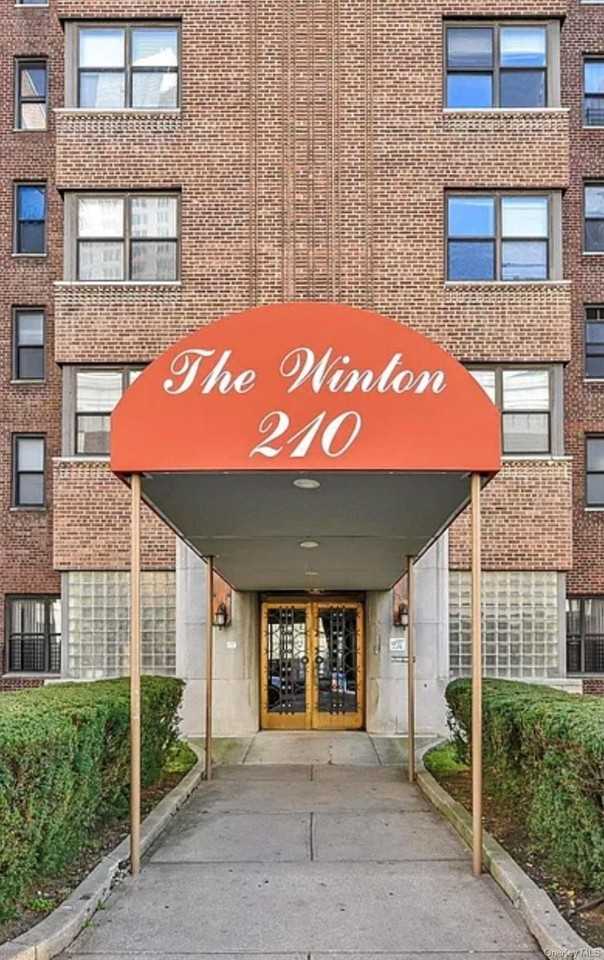 210 Martine Ave #4M