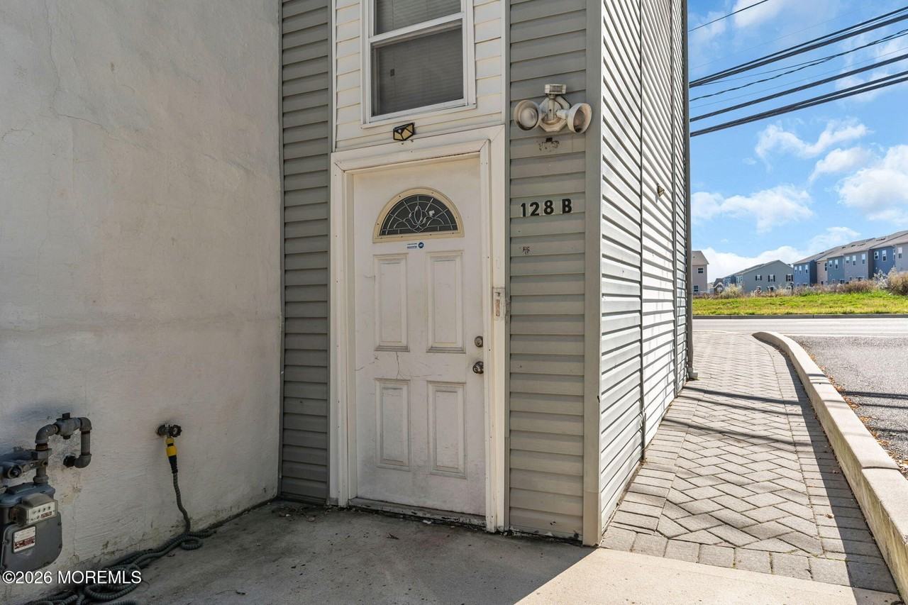 128 Cliffwood Ave #B - Photo 7 of 32