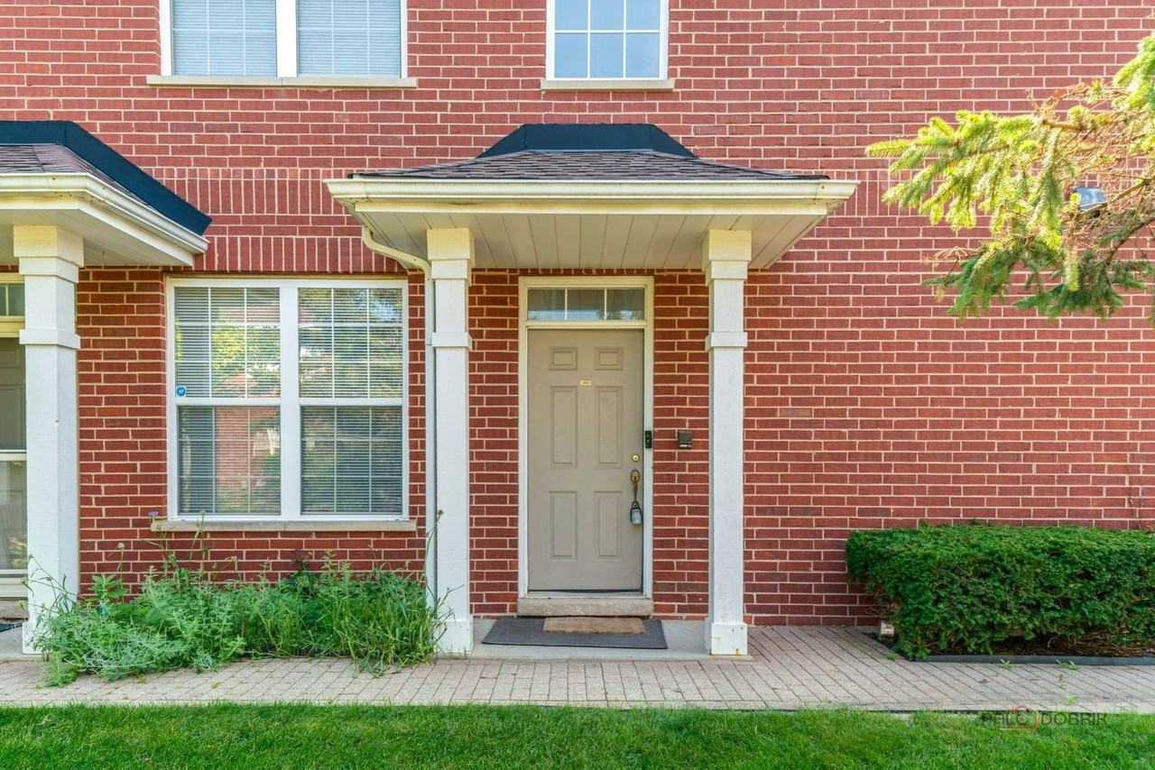 1002 Kensington Dr - Photo 4 of 30