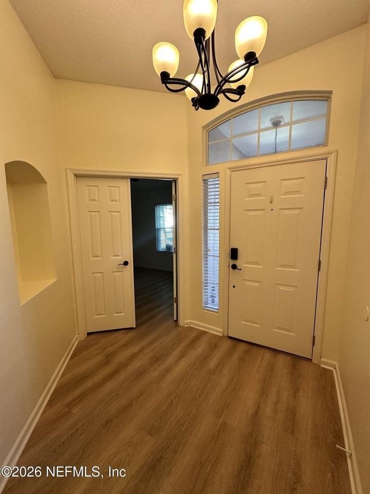 1540 Austin Ln - Photo 3 of 31