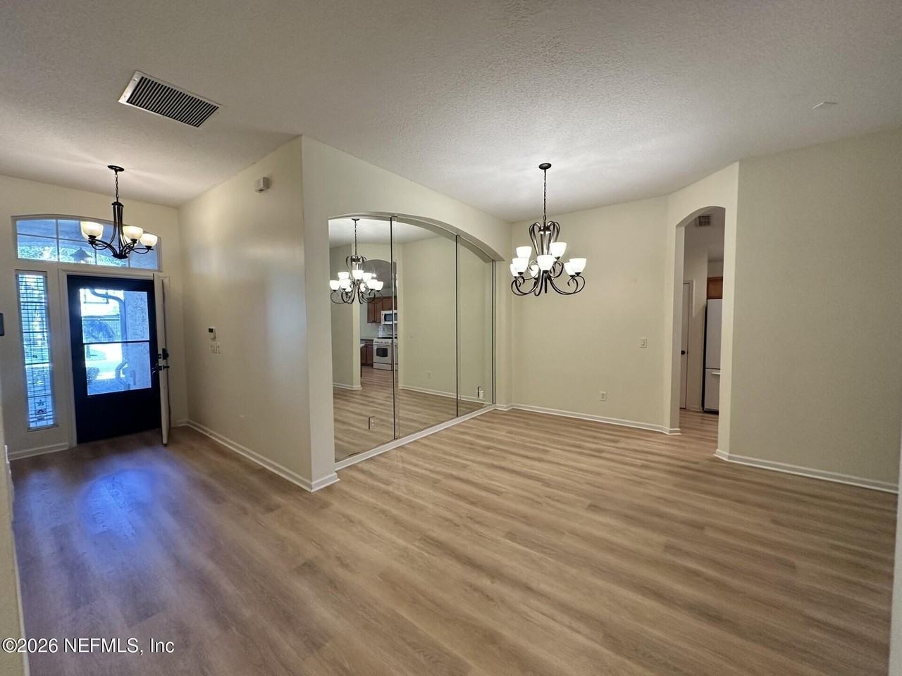 1540 Austin Ln - Photo 4 of 31