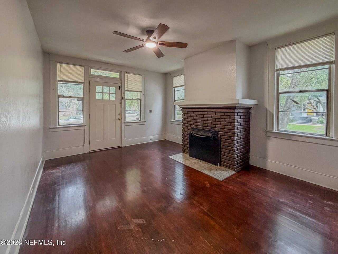2302 College St - Photo 3 of 15