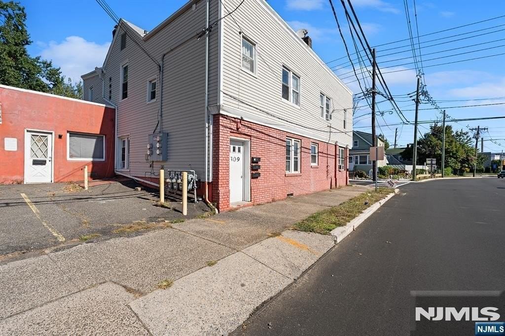 309 Washington Ave #1 - Photo 2 of 14