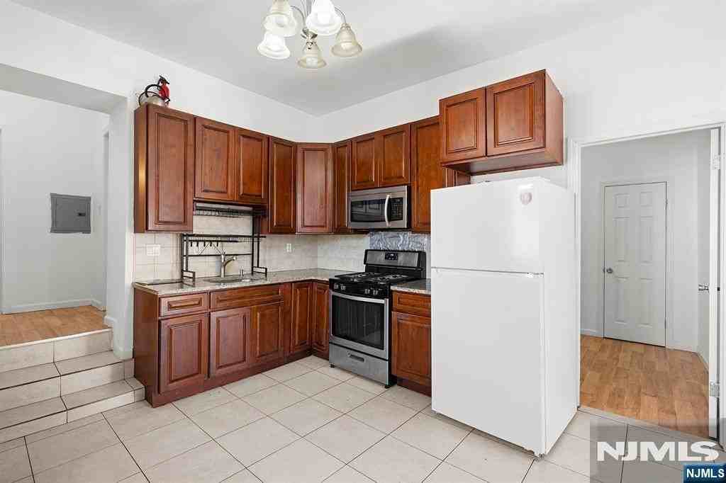 309 Washington Ave #1 - Photo 4 of 14