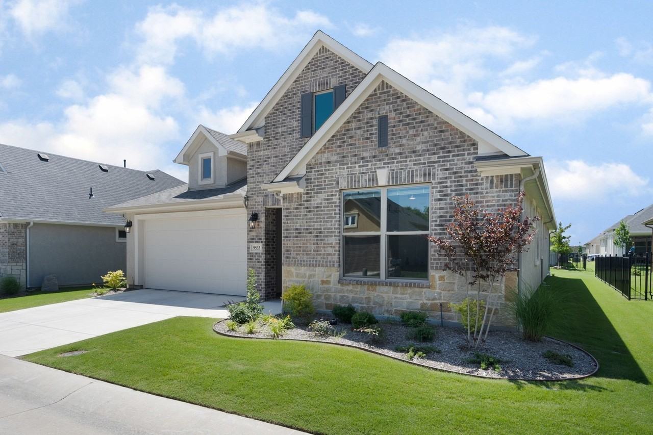 9533 Windwood Ln - Photo 2 of 30