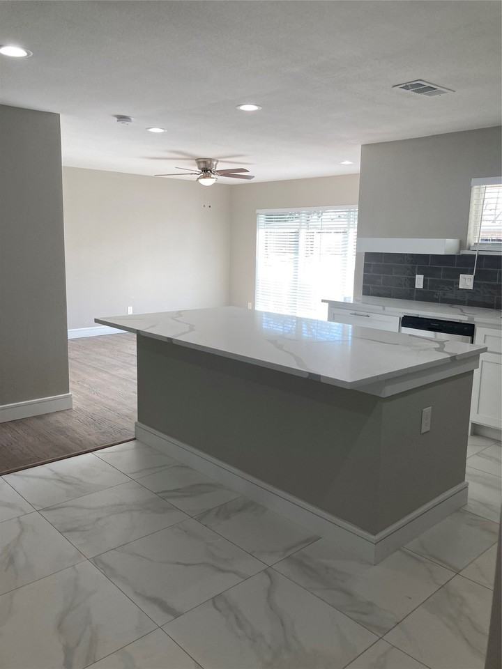1817 Puritan Dr - Photo 5 of 31
