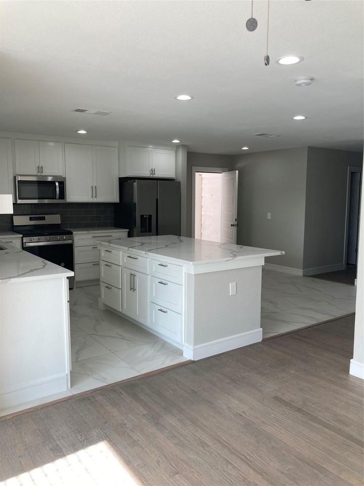 1817 Puritan Dr - Photo 6 of 31