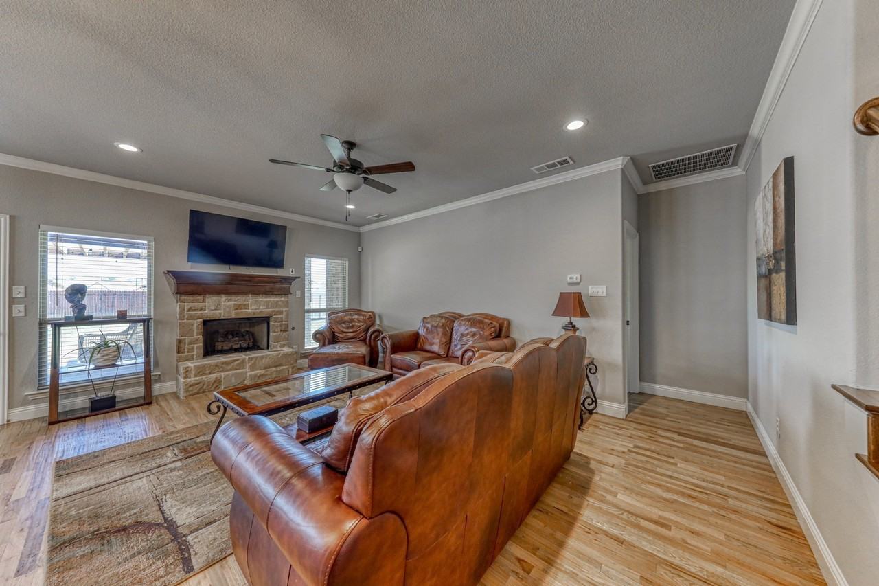 128 Breeders Dr - Photo 7 of 36