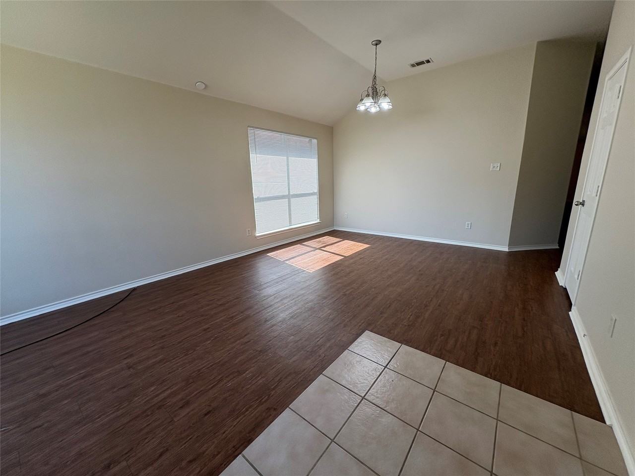 805 Green Acres Ln - Photo 3 of 21