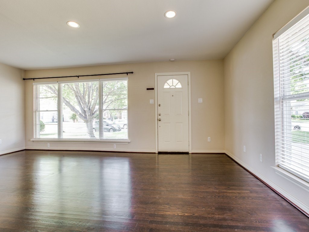4918 Thrush St - Photo 4 of 23