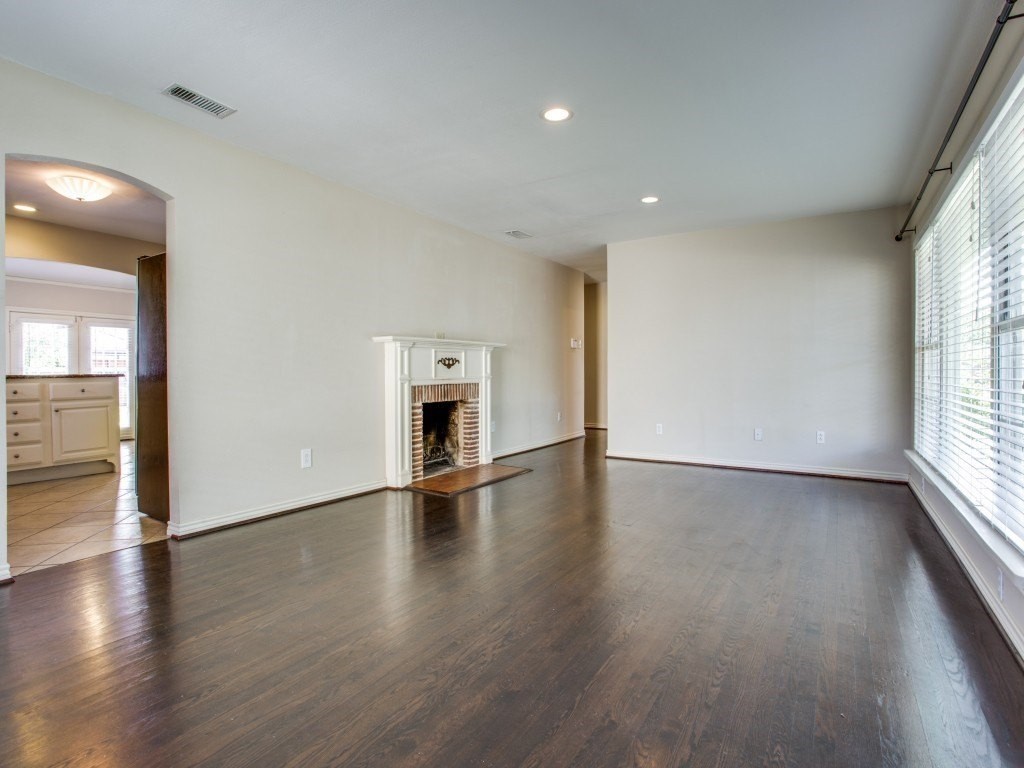 4918 Thrush St - Photo 5 of 23