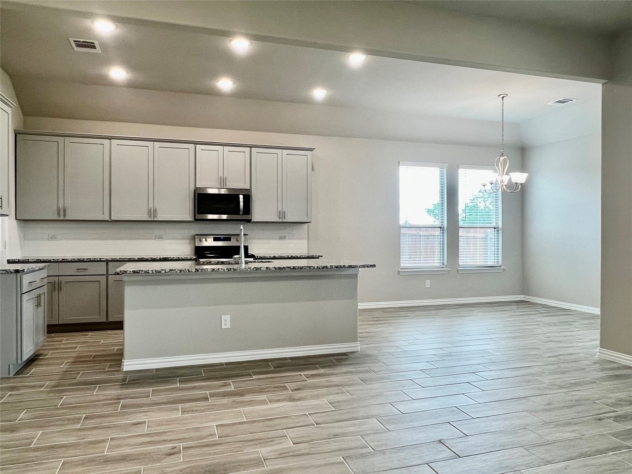 277 Middlefield Dr - Photo 4 of 27