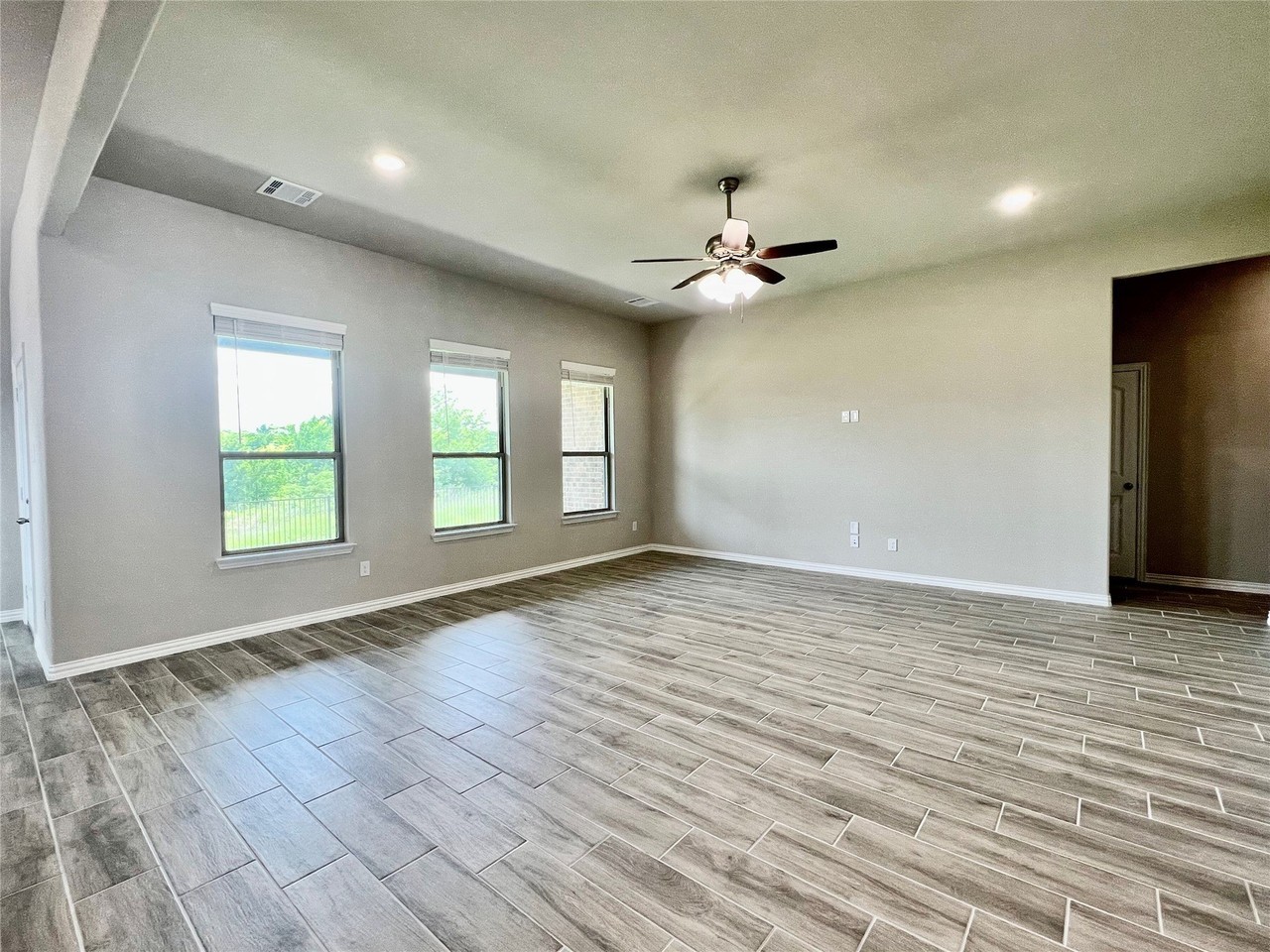 277 Middlefield Dr - Photo 6 of 27