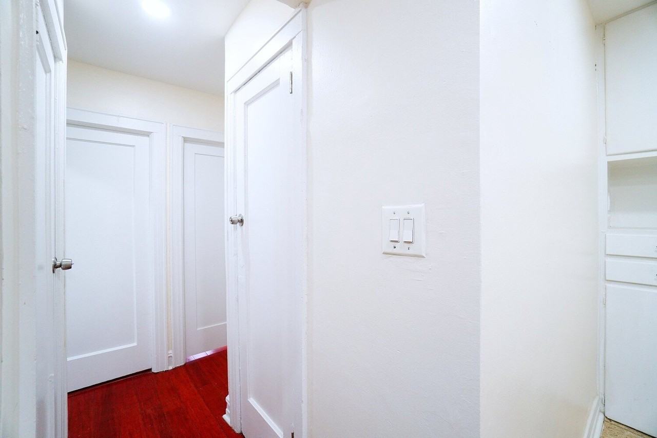 50 -33 39th Place 1 - Photo 6 of 10